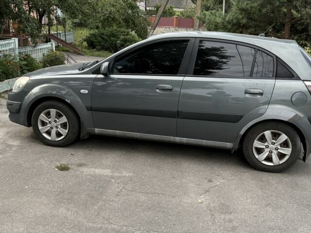 Сірий Кіа Ріо, об'ємом двигуна 1.4 л та пробігом 255 тис. км за 3897 $, фото 2 на Automoto.ua