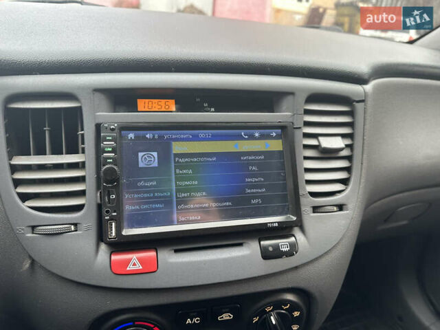 Серый Киа Рио, объемом двигателя 1.4 л и пробегом 223 тыс. км за 4700 $, фото 39 на Automoto.ua