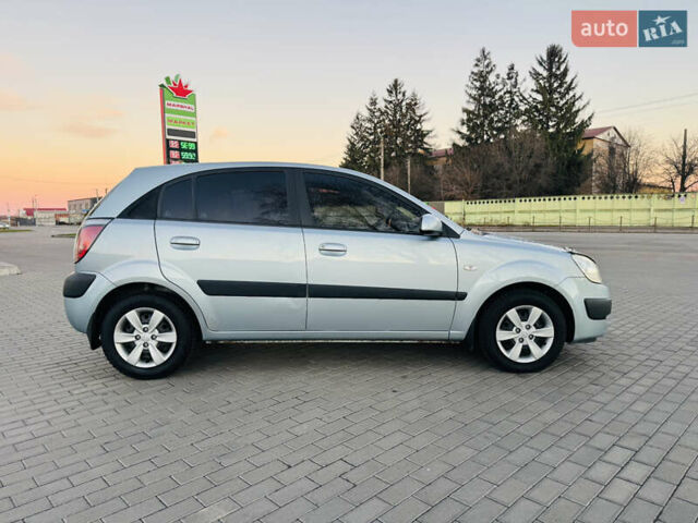Серый Киа Рио, объемом двигателя 1.4 л и пробегом 190 тыс. км за 6200 $, фото 2 на Automoto.ua