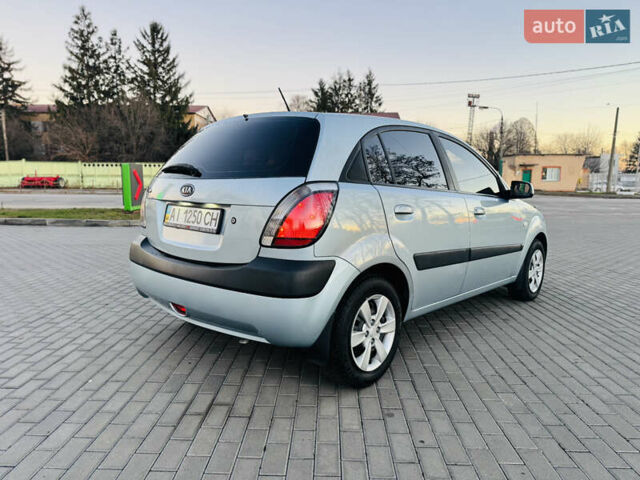 Сірий Кіа Ріо, об'ємом двигуна 1.4 л та пробігом 190 тис. км за 6000 $, фото 3 на Automoto.ua