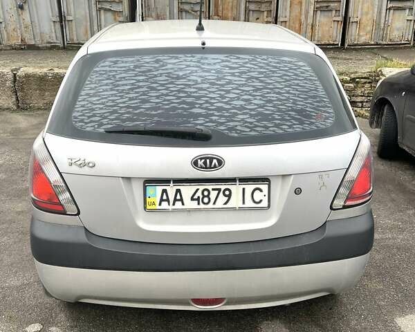 Серый Киа Рио, объемом двигателя 1.4 л и пробегом 95 тыс. км за 7000 $, фото 5 на Automoto.ua