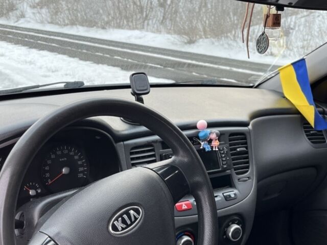 Серый Киа Рио, объемом двигателя 1.4 л и пробегом 271 тыс. км за 4500 $, фото 7 на Automoto.ua
