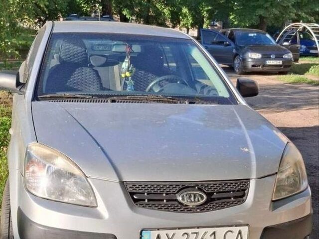 Серый Киа Рио, объемом двигателя 1.4 л и пробегом 240 тыс. км за 5000 $, фото 7 на Automoto.ua