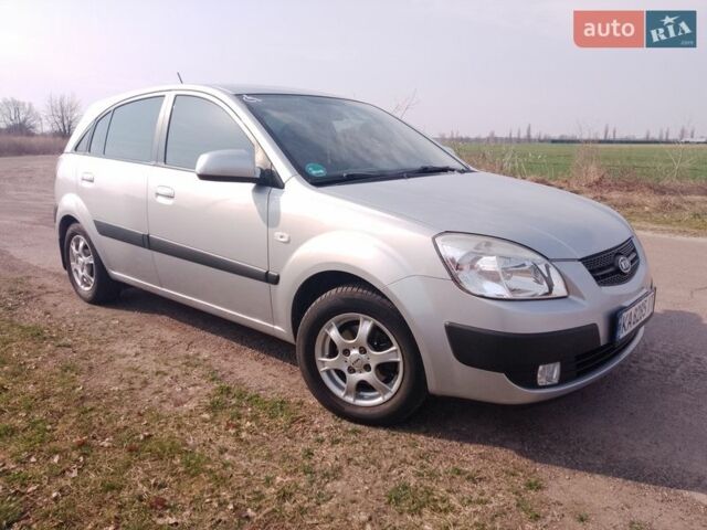 Серый Киа Рио, объемом двигателя 1.4 л и пробегом 119 тыс. км за 5000 $, фото 4 на Automoto.ua
