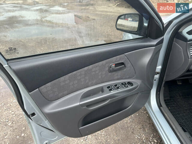 Серый Киа Рио, объемом двигателя 1.4 л и пробегом 223 тыс. км за 4700 $, фото 28 на Automoto.ua