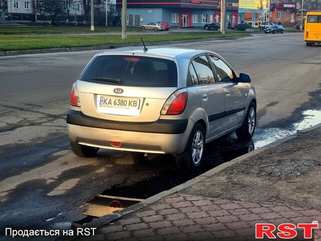 Серый Киа Рио, объемом двигателя 1.4 л и пробегом 30000 тыс. км за 4000 $, фото 1 на Automoto.ua