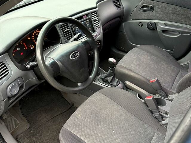 Серый Киа Рио, объемом двигателя 1.4 л и пробегом 17800 тыс. км за 3300 $, фото 10 на Automoto.ua