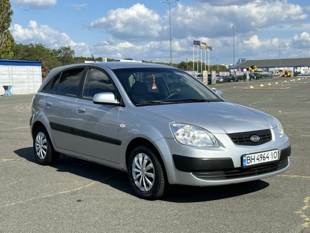 Серый Киа Рио, объемом двигателя 1.4 л и пробегом 231 тыс. км за 6000 $, фото 2 на Automoto.ua