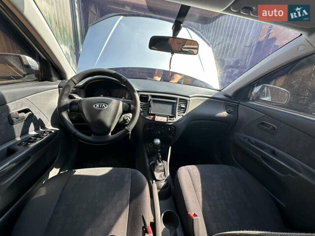 Серый Киа Рио, объемом двигателя 1.4 л и пробегом 223 тыс. км за 4900 $, фото 35 на Automoto.ua