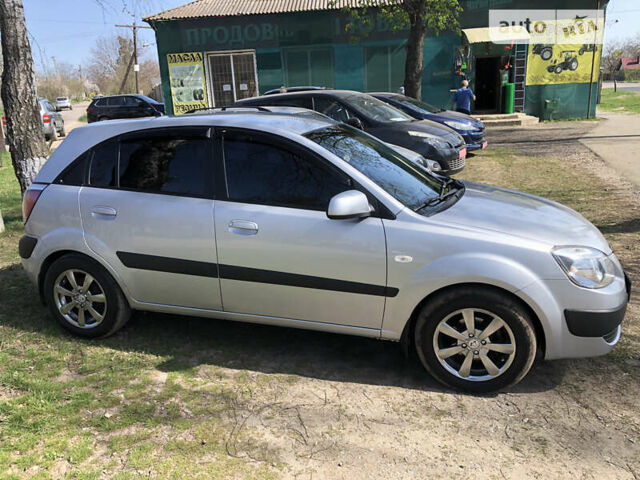 Сірий Кіа Ріо, об'ємом двигуна 1.4 л та пробігом 104 тис. км за 5550 $, фото 1 на Automoto.ua