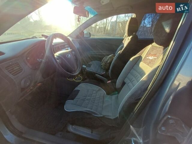 Серый Киа Рио, объемом двигателя 1.4 л и пробегом 357 тыс. км за 3800 $, фото 7 на Automoto.ua