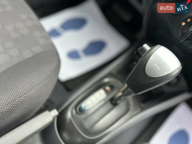 Сірий Кіа Ріо, об'ємом двигуна 1.4 л та пробігом 98 тис. км за 5990 $, фото 18 на Automoto.ua