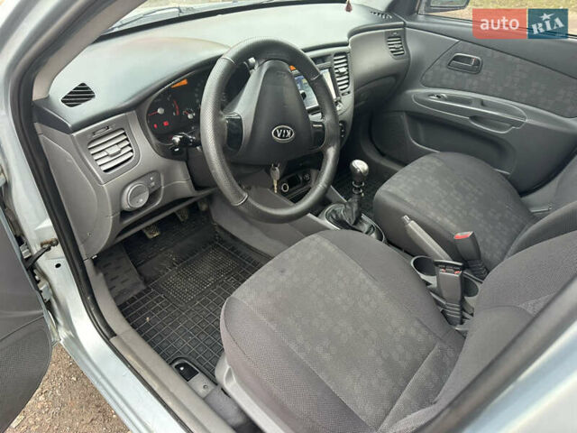 Серый Киа Рио, объемом двигателя 1.4 л и пробегом 223 тыс. км за 4700 $, фото 27 на Automoto.ua
