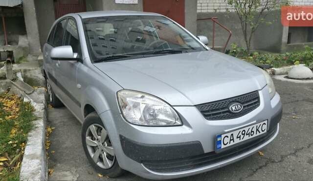 Серый Киа Рио, объемом двигателя 1.4 л и пробегом 130 тыс. км за 4500 $, фото 1 на Automoto.ua