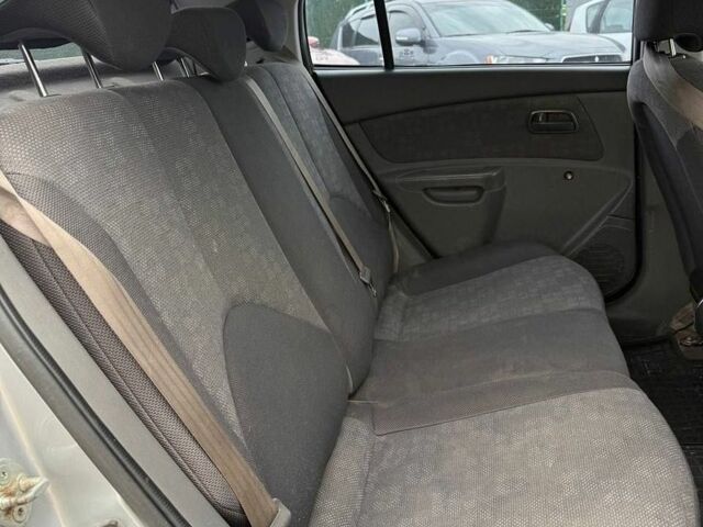 Сірий Кіа Ріо, об'ємом двигуна 1.4 л та пробігом 300 тис. км за 2750 $, фото 5 на Automoto.ua