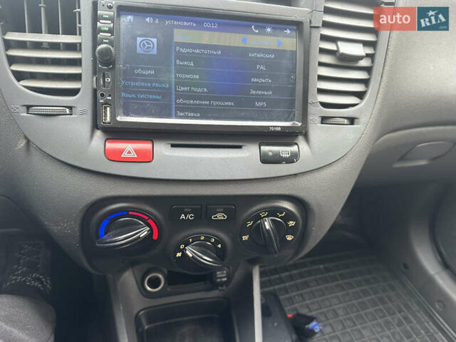 Серый Киа Рио, объемом двигателя 1.4 л и пробегом 223 тыс. км за 4700 $, фото 40 на Automoto.ua