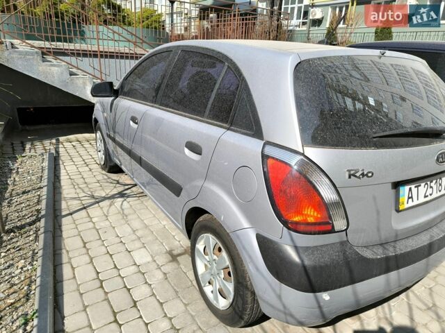 Серый Киа Рио, объемом двигателя 1.4 л и пробегом 255 тыс. км за 4700 $, фото 3 на Automoto.ua