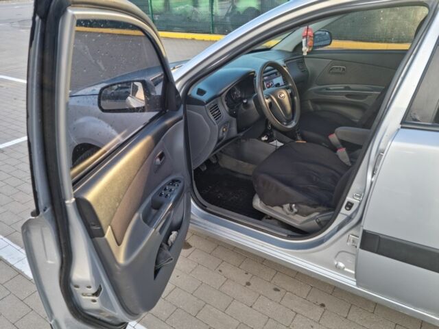 Серый Киа Рио, объемом двигателя 1.4 л и пробегом 200 тыс. км за 4200 $, фото 2 на Automoto.ua