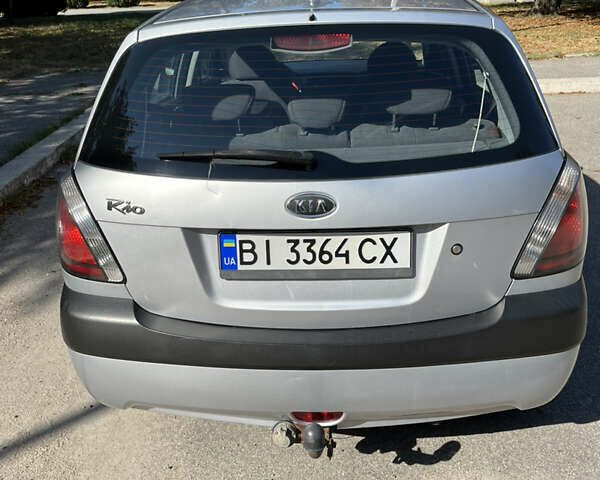 Серый Киа Рио, объемом двигателя 1.4 л и пробегом 140 тыс. км за 5300 $, фото 8 на Automoto.ua