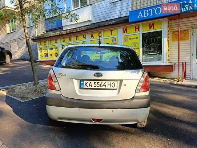 Сірий Кіа Ріо, об'ємом двигуна 1.4 л та пробігом 196 тис. км за 5400 $, фото 4 на Automoto.ua