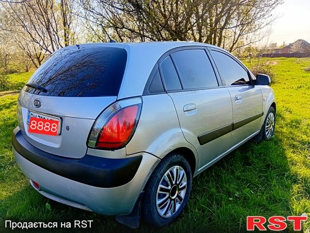 Серый Киа Рио, объемом двигателя 1.4 л и пробегом 220 тыс. км за 3800 $, фото 5 на Automoto.ua