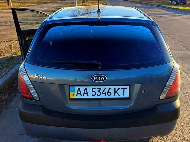 Сірий Кіа Ріо, об'ємом двигуна 1.4 л та пробігом 357 тис. км за 3800 $, фото 2 на Automoto.ua