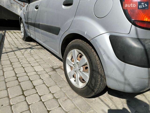 Серый Киа Рио, объемом двигателя 1.4 л и пробегом 255 тыс. км за 4700 $, фото 1 на Automoto.ua