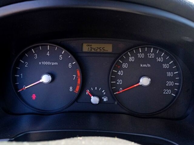 Серый Киа Рио, объемом двигателя 1.4 л и пробегом 135 тыс. км за 5300 $, фото 5 на Automoto.ua