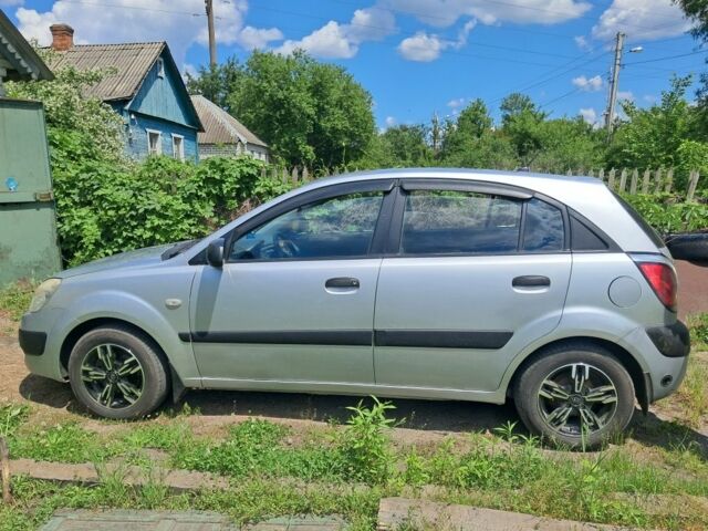Сірий Кіа Ріо, об'ємом двигуна 1.4 л та пробігом 240 тис. км за 5500 $, фото 2 на Automoto.ua