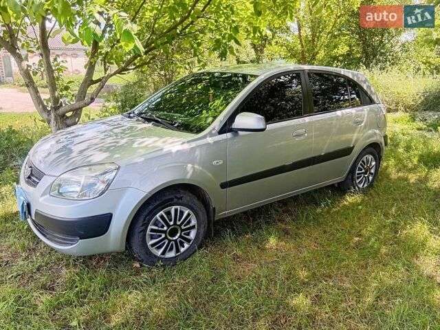 Серый Киа Рио, объемом двигателя 1.4 л и пробегом 220 тыс. км за 3699 $, фото 7 на Automoto.ua