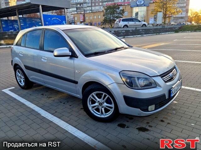 Серый Киа Рио, объемом двигателя 1.4 л и пробегом 30000 тыс. км за 4000 $, фото 2 на Automoto.ua