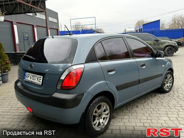 Серый Киа Рио, объемом двигателя 1.4 л и пробегом 17800 тыс. км за 3300 $, фото 3 на Automoto.ua