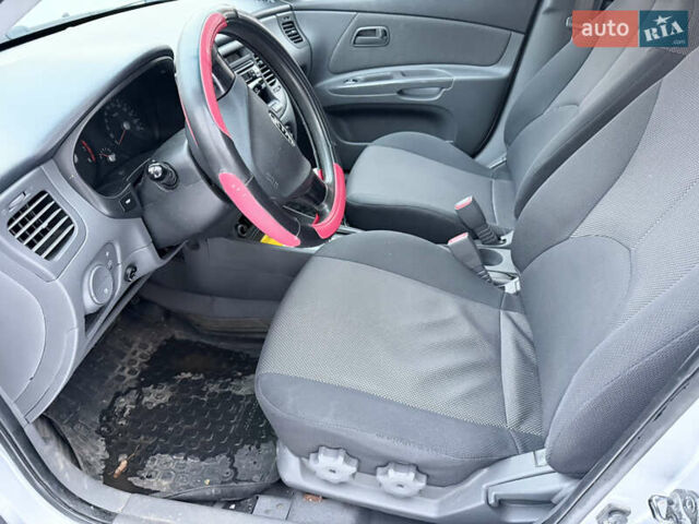 Сірий Кіа Ріо, об'ємом двигуна 1.34 л та пробігом 196 тис. км за 5300 $, фото 16 на Automoto.ua