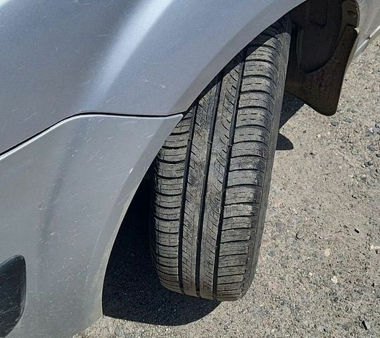 Серый Киа Рио, объемом двигателя 1.4 л и пробегом 205 тыс. км за 3950 $, фото 4 на Automoto.ua