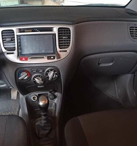 Серый Киа Рио, объемом двигателя 1.4 л и пробегом 220 тыс. км за 4200 $, фото 12 на Automoto.ua