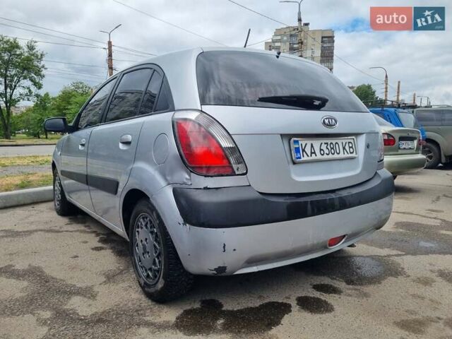 Серый Киа Рио, объемом двигателя 1.4 л и пробегом 270 тыс. км за 4000 $, фото 3 на Automoto.ua
