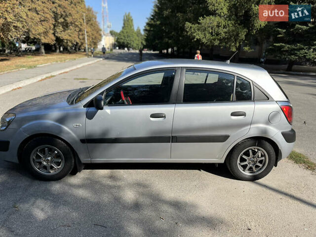 Серый Киа Рио, объемом двигателя 1.4 л и пробегом 140 тыс. км за 5300 $, фото 2 на Automoto.ua