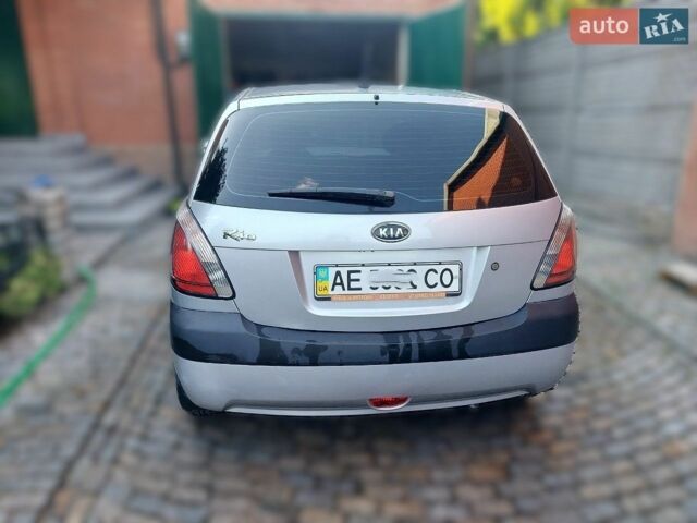 Серый Киа Рио, объемом двигателя 1.4 л и пробегом 33 тыс. км за 5500 $, фото 7 на Automoto.ua