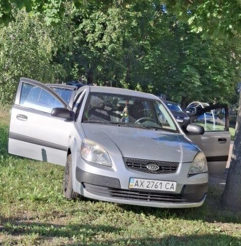 Сірий Кіа Ріо, об'ємом двигуна 1.4 л та пробігом 240 тис. км за 5500 $, фото 6 на Automoto.ua