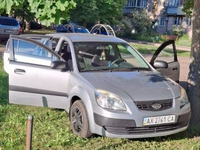 Серый Киа Рио, объемом двигателя 1.4 л и пробегом 240 тыс. км за 5000 $, фото 2 на Automoto.ua