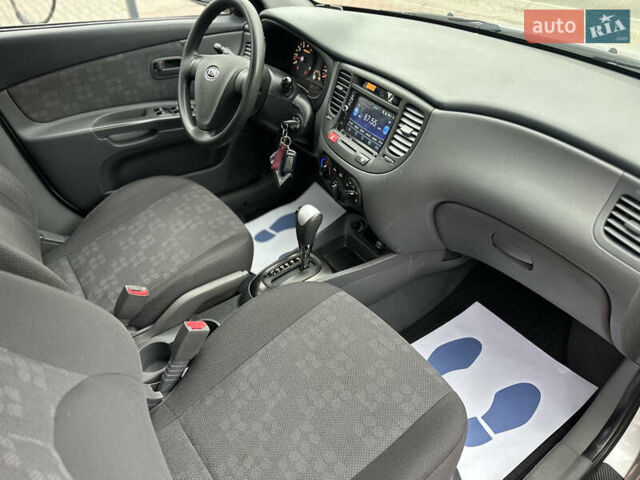 Сірий Кіа Ріо, об'ємом двигуна 1.4 л та пробігом 98 тис. км за 5990 $, фото 15 на Automoto.ua