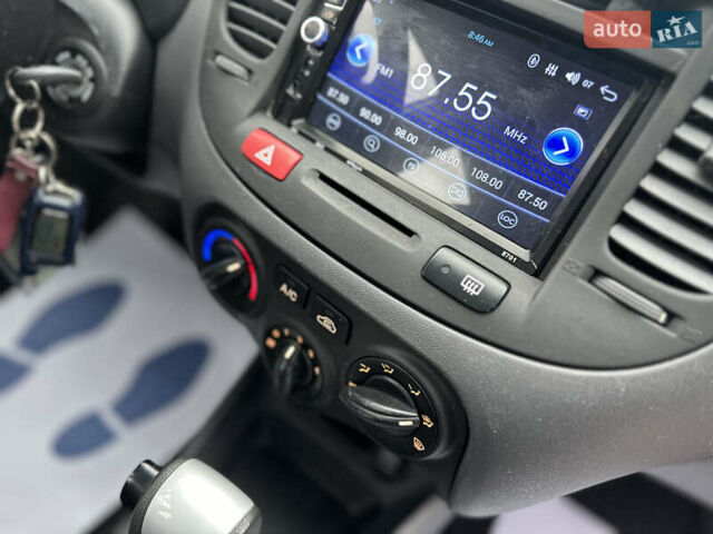 Сірий Кіа Ріо, об'ємом двигуна 1.4 л та пробігом 98 тис. км за 5990 $, фото 17 на Automoto.ua