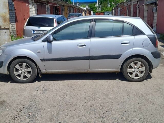 Серый Киа Рио, объемом двигателя 1.4 л и пробегом 205 тыс. км за 3900 $, фото 1 на Automoto.ua