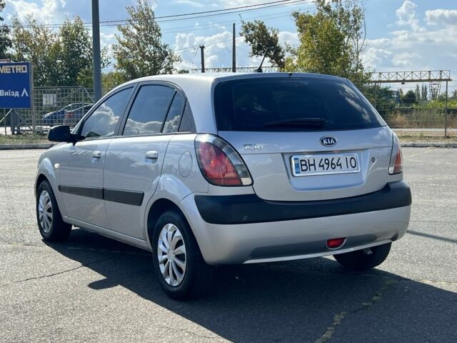 Серый Киа Рио, объемом двигателя 1.4 л и пробегом 231 тыс. км за 6000 $, фото 6 на Automoto.ua