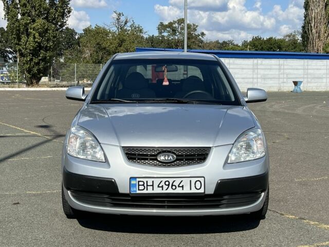Серый Киа Рио, объемом двигателя 1.4 л и пробегом 231 тыс. км за 6000 $, фото 1 на Automoto.ua