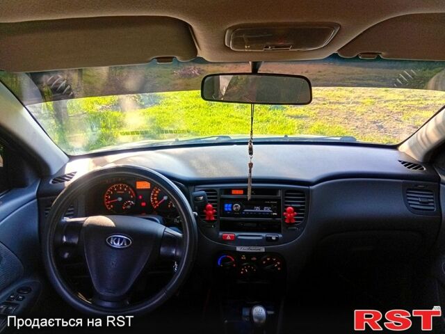 Серый Киа Рио, объемом двигателя 1.4 л и пробегом 220 тыс. км за 3800 $, фото 9 на Automoto.ua