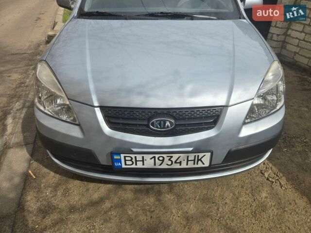 Серый Киа Рио, объемом двигателя 1.4 л и пробегом 240 тыс. км за 4000 $, фото 3 на Automoto.ua
