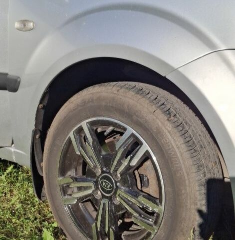Сірий Кіа Ріо, об'ємом двигуна 1.4 л та пробігом 240 тис. км за 5500 $, фото 5 на Automoto.ua