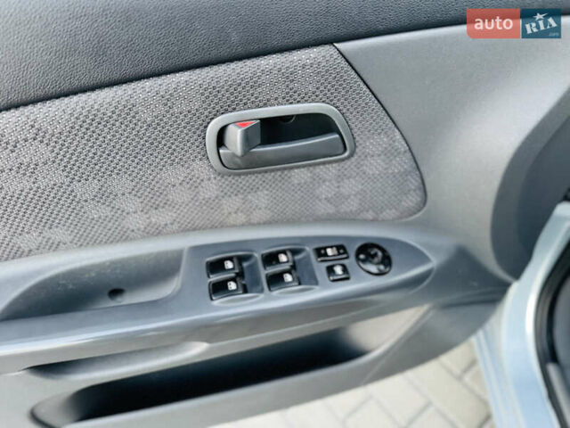 Сірий Кіа Ріо, об'ємом двигуна 1.4 л та пробігом 190 тис. км за 6000 $, фото 9 на Automoto.ua