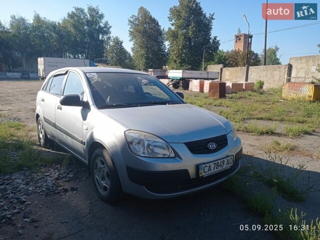 Сірий Кіа Ріо, об'ємом двигуна 1.4 л та пробігом 190 тис. км за 3900 $, фото 2 на Automoto.ua